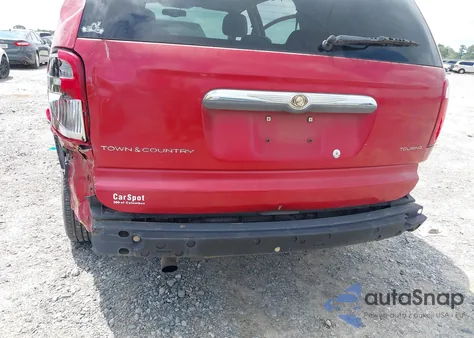 2005 Chrysler Town & Country Touring из США, поврежденный, VIN 2C4GP54L55R530330